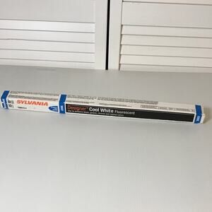 NWT Sylvania Designer Cool  White Fluorescent Light Bulb 15 watts